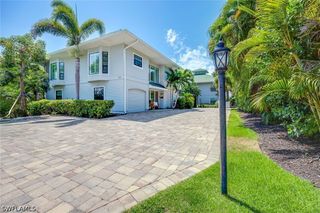 392 7th AVE S 4, Naples, FL 34102