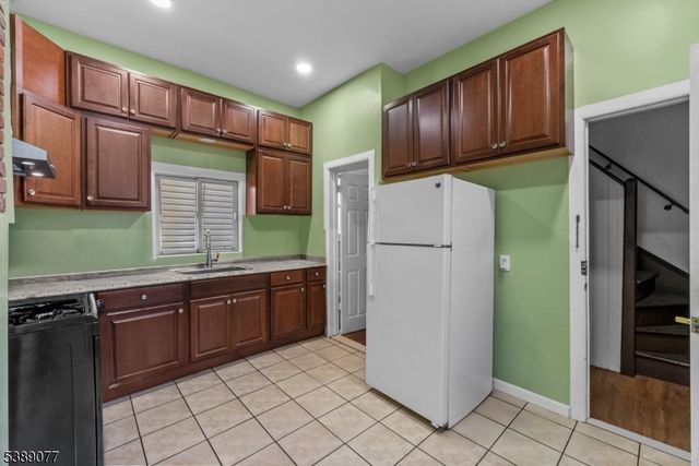 30 Gardner Ave, Jersey City, NJ 07304