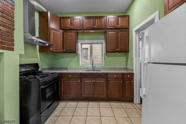 30 Gardner Ave, Jersey City, NJ 07304