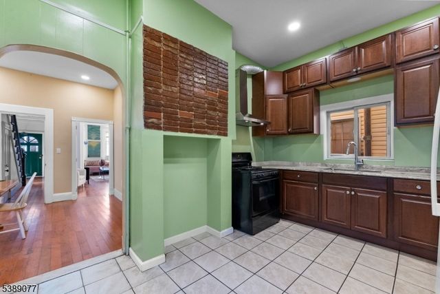 30 Gardner Ave, Jersey City, NJ 07304