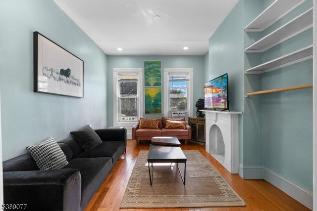 30 Gardner Ave, Jersey City, NJ 07304