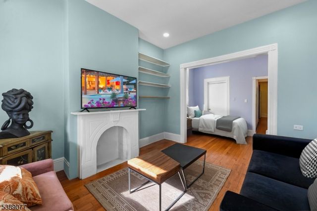 30 Gardner Ave, Jersey City, NJ 07304