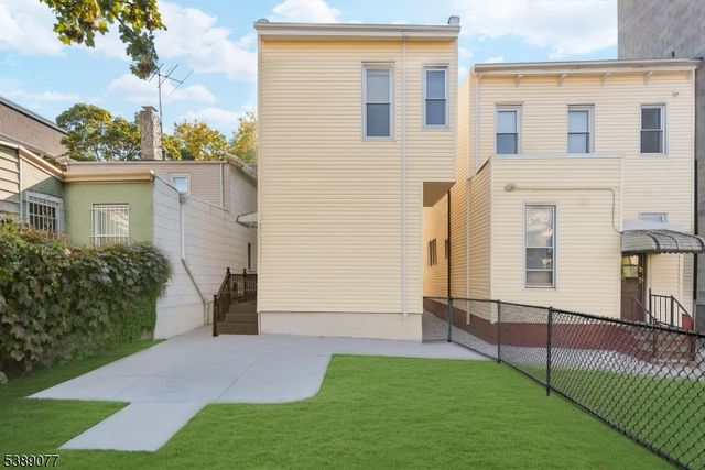 30 Gardner Ave, Jersey City, NJ 07304