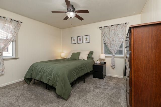 1030 S Birum Avenue, Bolivar, MO 65613