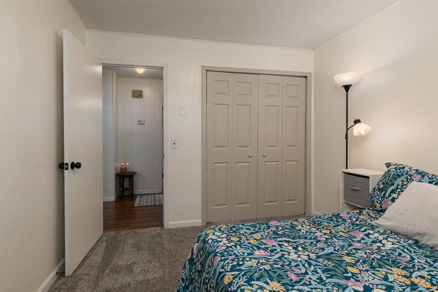 1030 S Birum Avenue, Bolivar, MO 65613