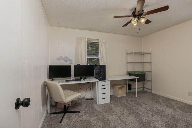 1030 S Birum Avenue, Bolivar, MO 65613