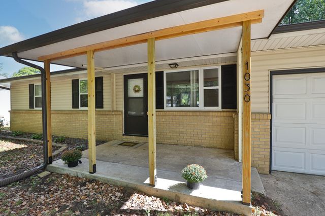 1030 S Birum Avenue, Bolivar, MO 65613