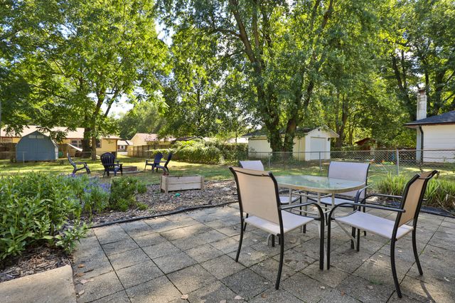 1030 S Birum Avenue, Bolivar, MO 65613