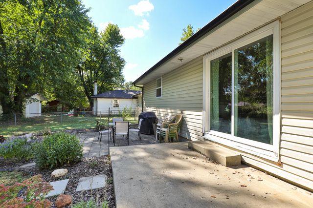 1030 S Birum Avenue, Bolivar, MO 65613