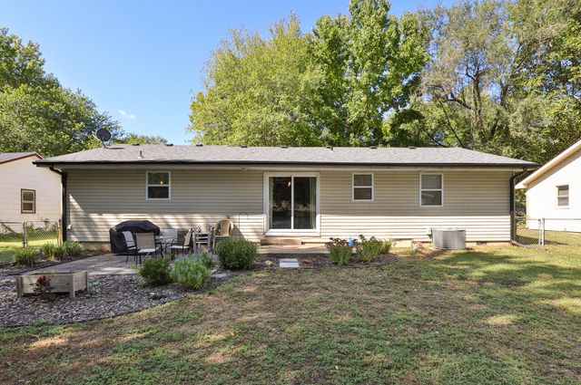 1030 S Birum Avenue, Bolivar, MO 65613