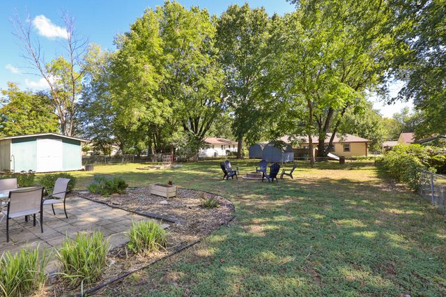 1030 S Birum Avenue, Bolivar, MO 65613