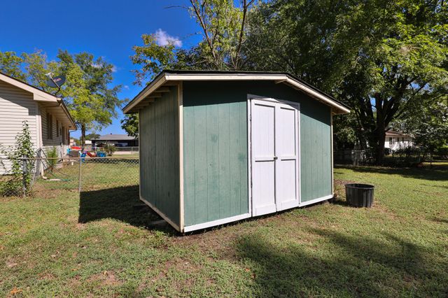 1030 S Birum Avenue, Bolivar, MO 65613