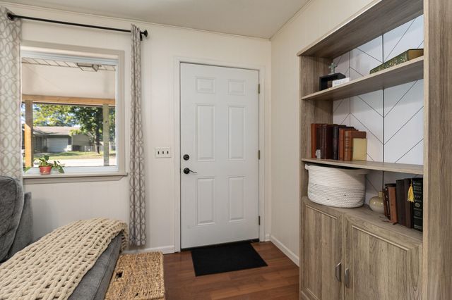 1030 S Birum Avenue, Bolivar, MO 65613