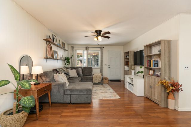 1030 S Birum Avenue, Bolivar, MO 65613