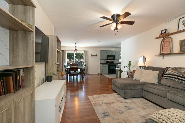 1030 S Birum Avenue, Bolivar, MO 65613