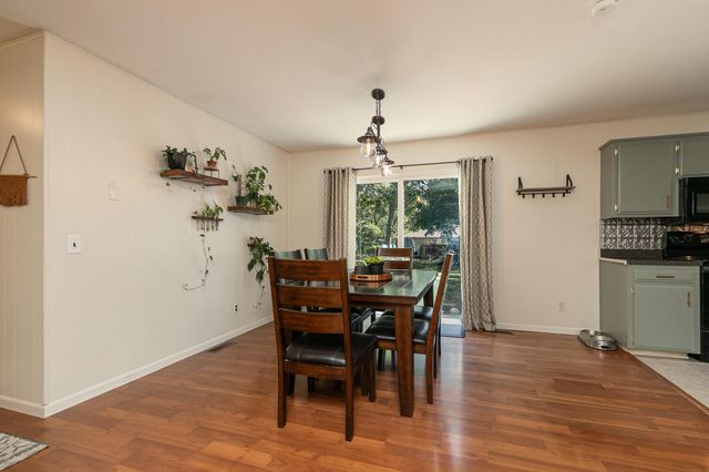 1030 S Birum Avenue, Bolivar, MO 65613