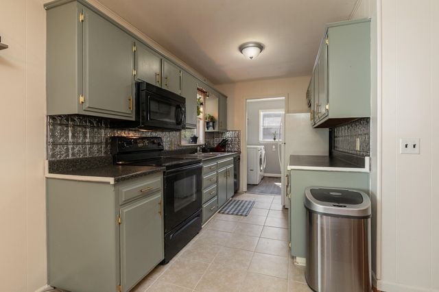 1030 S Birum Avenue, Bolivar, MO 65613