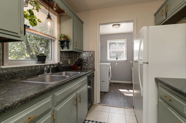 1030 S Birum Avenue, Bolivar, MO 65613