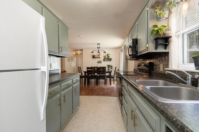 1030 S Birum Avenue, Bolivar, MO 65613