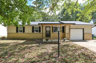1030 S Birum Avenue, Bolivar, MO 65613
