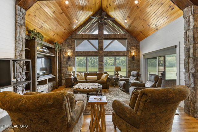 743 Jim Town Rd, Mooresburg, TN 37811