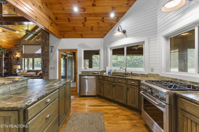 743 Jim Town Rd, Mooresburg, TN 37811