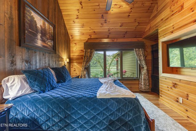 743 Jim Town Rd, Mooresburg, TN 37811