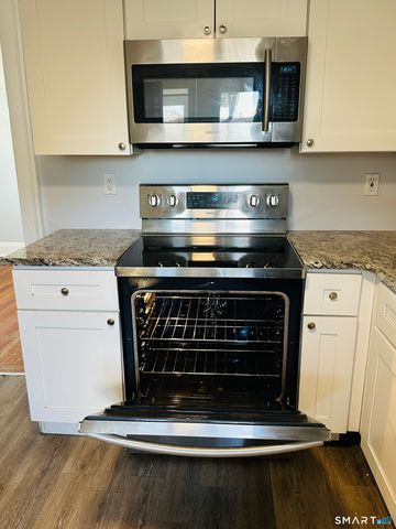 133 Quaker Lane South 3, West Hartford, CT 06119