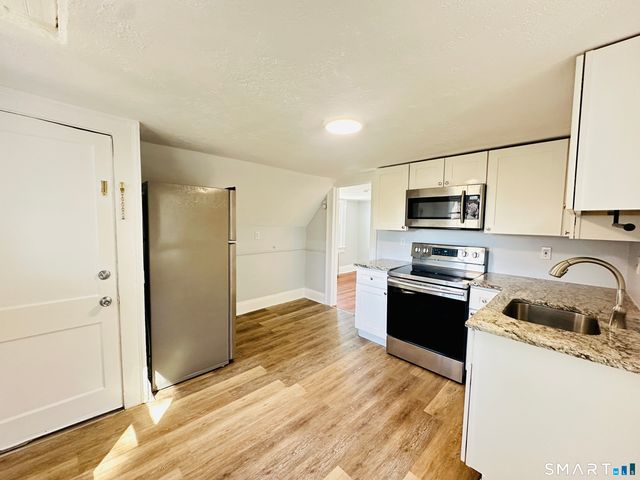 133 Quaker Lane South 3, West Hartford, CT 06119