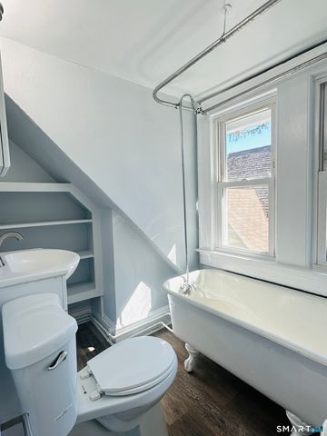 133 Quaker Lane South 3, West Hartford, CT 06119