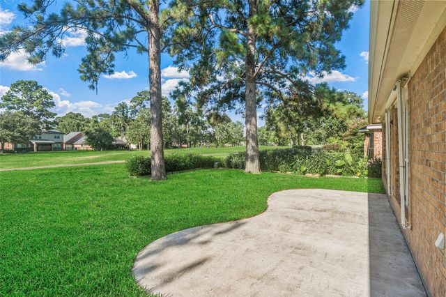 8502 Hunters Village Drive, Humble, TX 77346