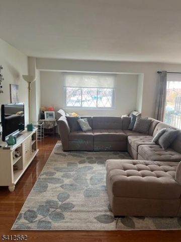 114 Wildflower Ln, Hillsborough Twp., NJ 08844