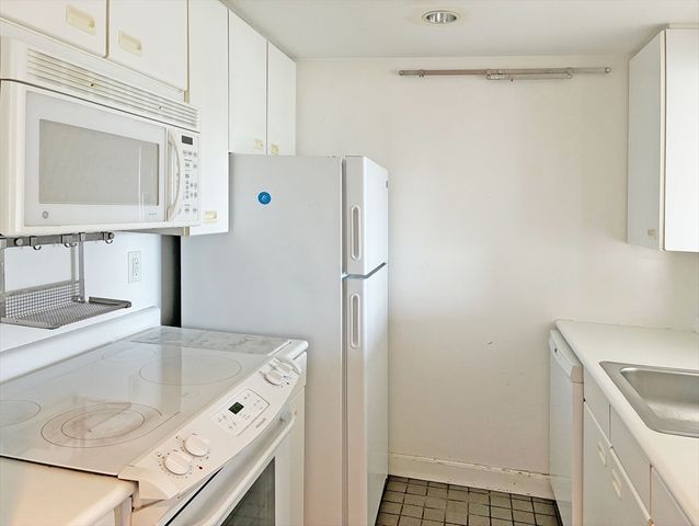 931 Massachusetts Ave. 801, Cambridge, MA 02139