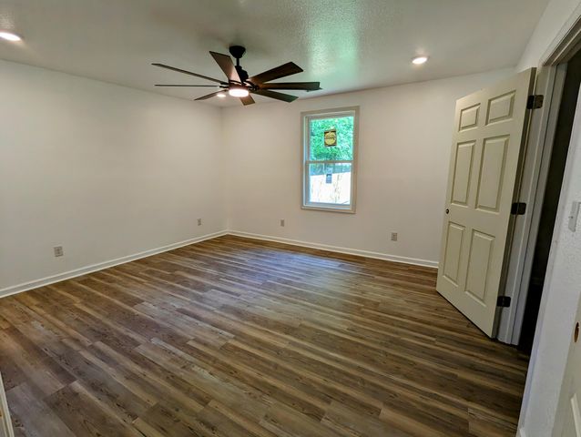 715 W James Avenue, Rossville, GA 30741