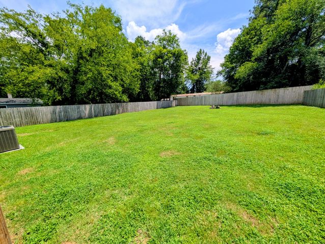 715 W James Avenue, Rossville, GA 30741