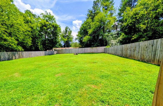 715 W James Avenue, Rossville, GA 30741