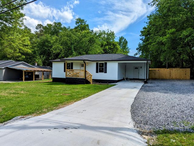 715 W James Avenue, Rossville, GA 30741