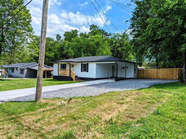 715 W James Avenue, Rossville, GA 30741