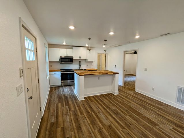 715 W James Avenue, Rossville, GA 30741