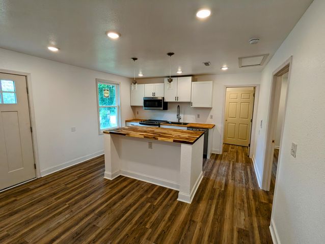 715 W James Avenue, Rossville, GA 30741