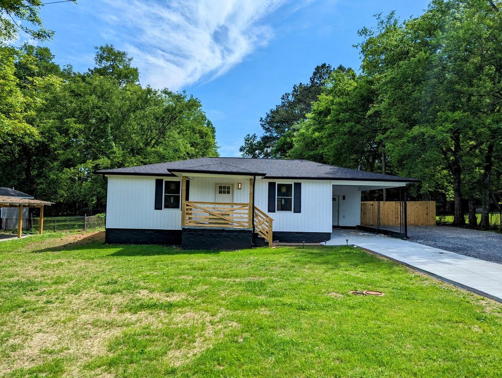 715 W James Avenue, Rossville, GA 30741