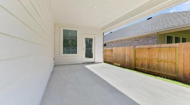 387 Westlake Terrace Drive, Conroe, TX 77304