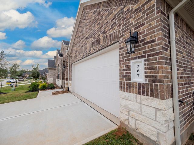 387 Westlake Terrace Drive, Conroe, TX 77304