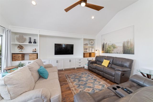 18506 E De Vaca, Galveston, TX 77554