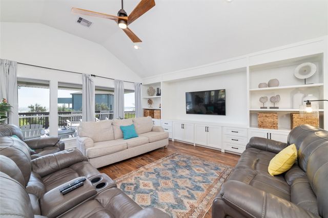 18506 E De Vaca, Galveston, TX 77554