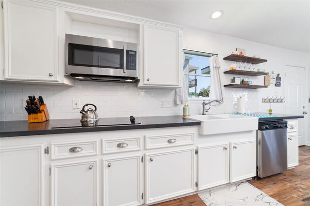 18506 E De Vaca, Galveston, TX 77554