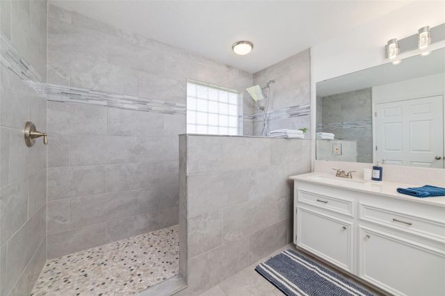 18506 E De Vaca, Galveston, TX 77554