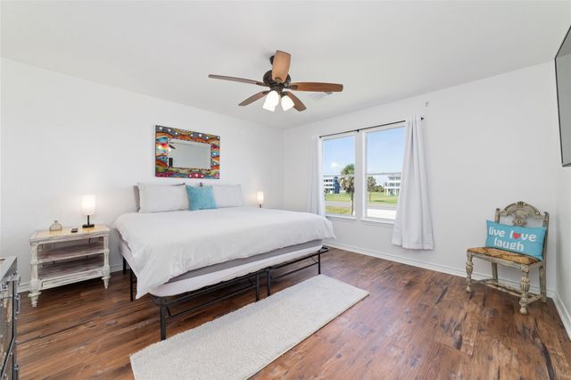 18506 E De Vaca, Galveston, TX 77554