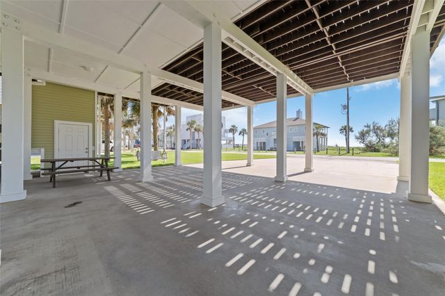 18506 E De Vaca, Galveston, TX 77554