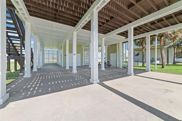 18506 E De Vaca, Galveston, TX 77554